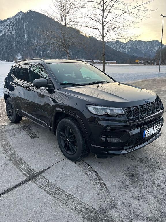 Gebraucht Jeep Compass Limited 240 PS (176 kW) 2021 Schwarz SUV