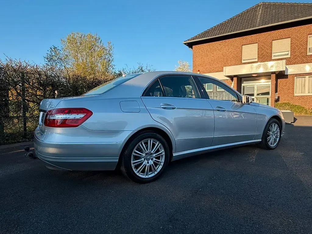 Gebraucht Mercedes E220 Elegance 170 PS (125 kW) 2012 Silber Limousine