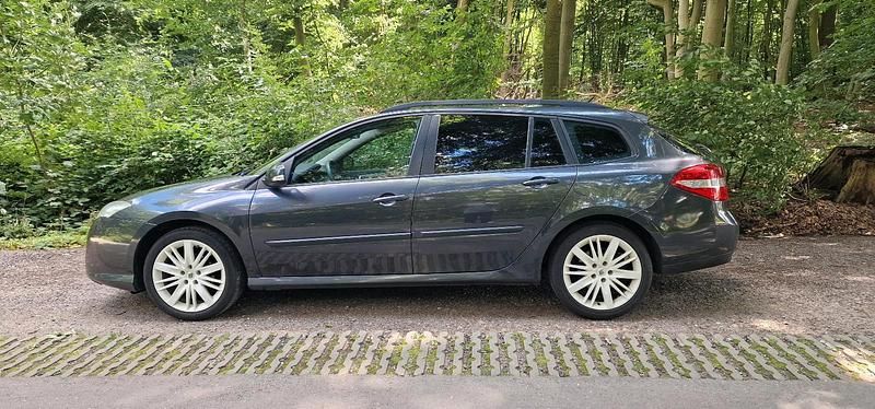 Grau Gebraucht 2010 Renault Laguna III Kombi | 2.500 € (Guter Preis) - Bild 1/4