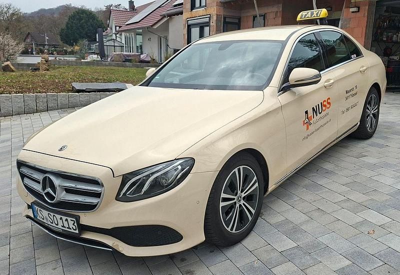Gebraucht Mercedes E200 150 PS (110 kW) 2019 Gelb Limousine