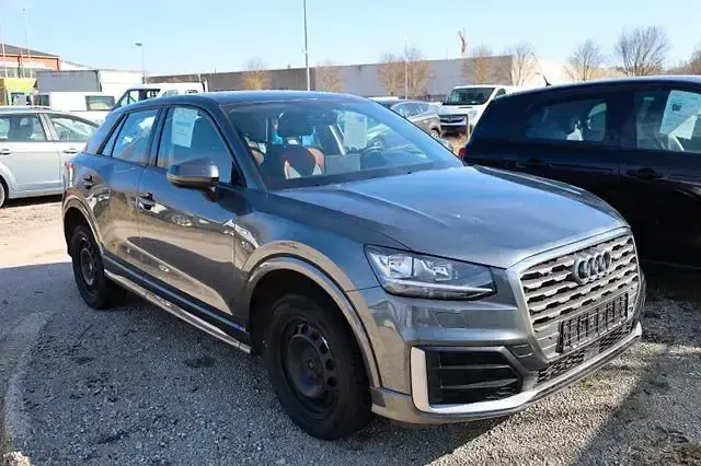 Gebraucht Audi Q2 Design 150 PS (110 kW) 2018 Grau SUV