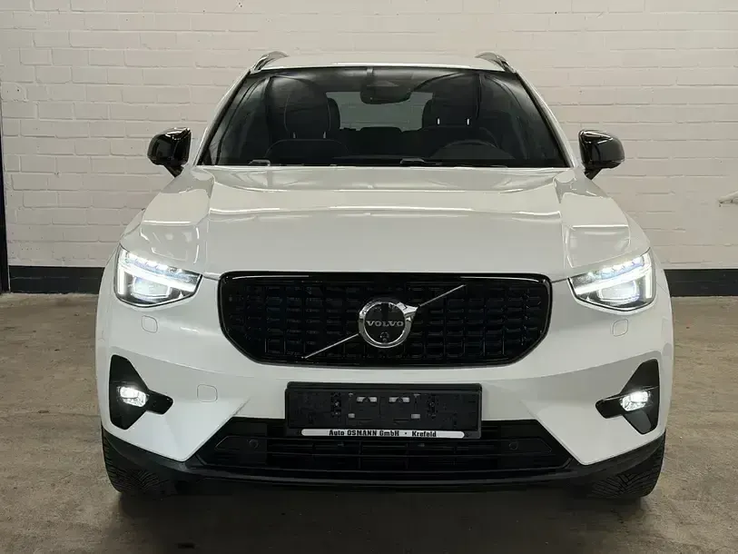 Gebraucht Volvo XC40 Plus 163 PS (119 kW) 2025 Crystal white / metallic SUV