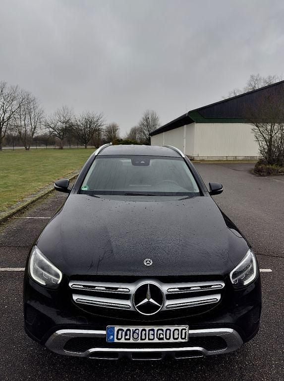 Gebraucht Mercedes GLC200 197 PS (144 kW) 2021 Schwarz SUV