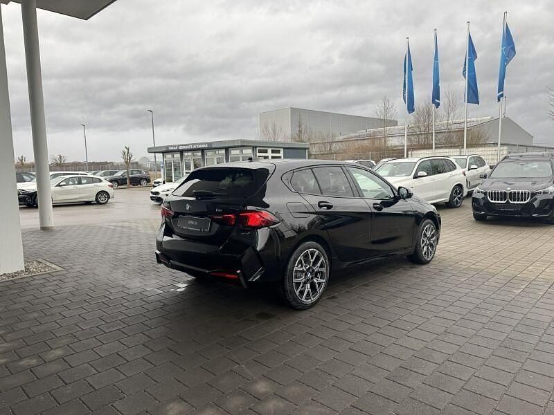 Ny BMW 116 122 HK (89 kW) 2026 Sort Hatchback