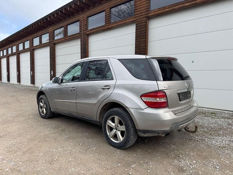 Gebraucht Mercedes ML280 190 PS (139 kW) 2006 Silber SUV