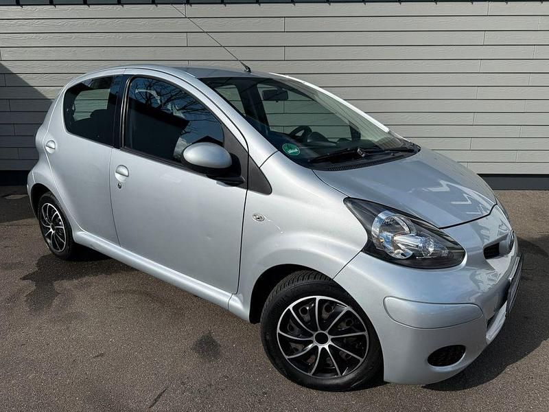 Gebraucht Toyota Aygo Cool 68 PS (50 kW) 2009 Silber Kleinwagen