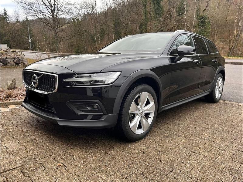 Gebraucht Volvo V60 CC Plus 197 PS (144 kW) 2021 Schwarz Kombi