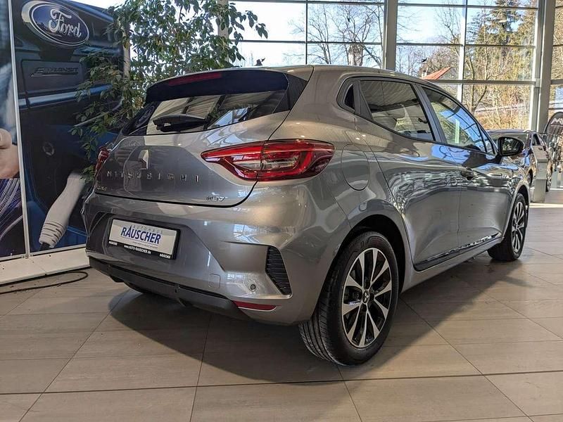 Neu Mitsubishi L Plus 143 PS (105 kW) 2025 Achatgrau Kleinwagen