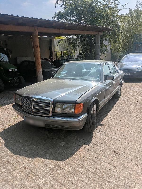 Second-hand Mercedes 300 1986 Negru Berlinǎ