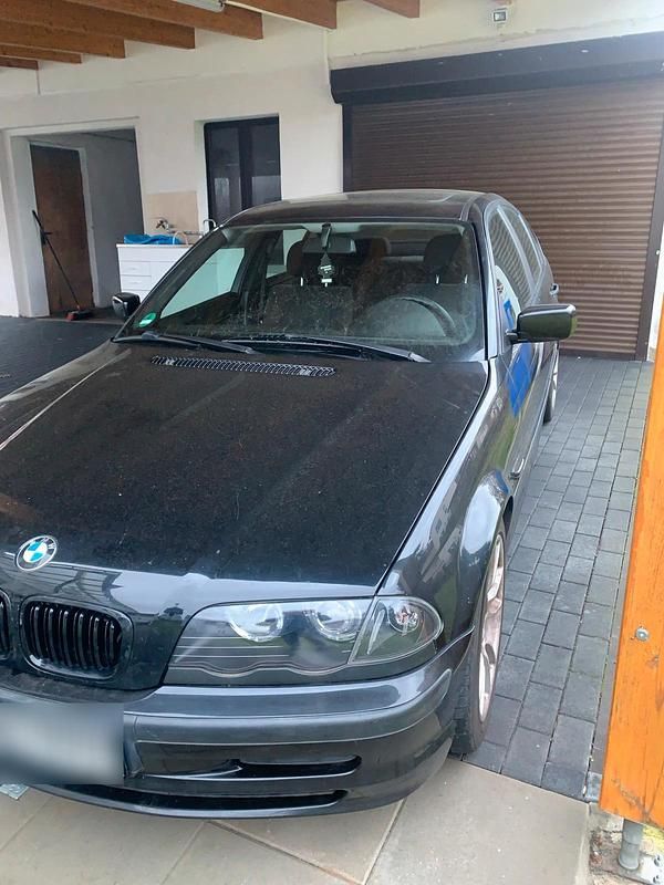 Gebraucht BMW 320 136 PS (100 kW) 2001 Schwarz Limousine