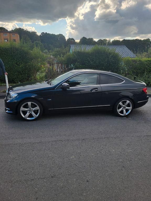 Blau Gebraucht 2011 Mercedes C250 Coupé | 8.900 € (Guter Preis) - Bild 1/4