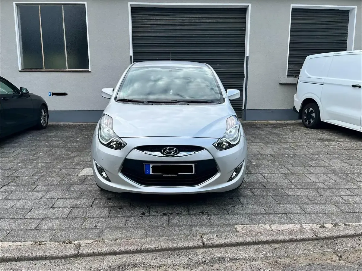 Gebraucht Hyundai ix20 89 PS (65 kW) 2012 Grau Kleinwagen