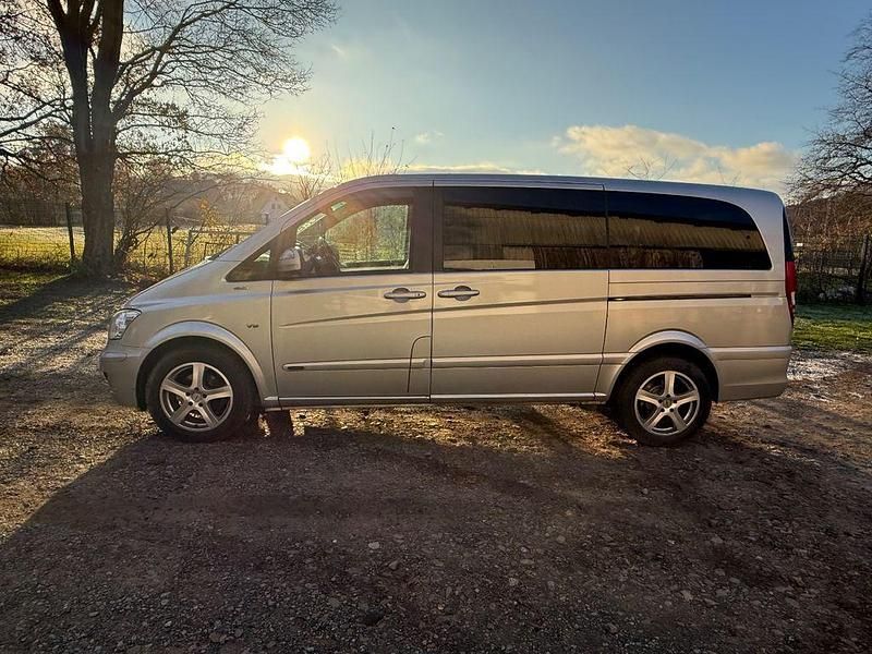 Silber Gebraucht 2012 Mercedes Viano Van / Kleinbus | 17.999 € (Guter Preis) - Bild 1/4