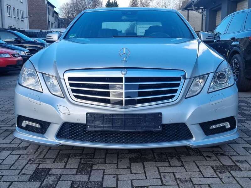 Silber Gebraucht 2010 Mercedes E350 AMG Limousine | 16.900 € (Teuer) - Bild 1/4