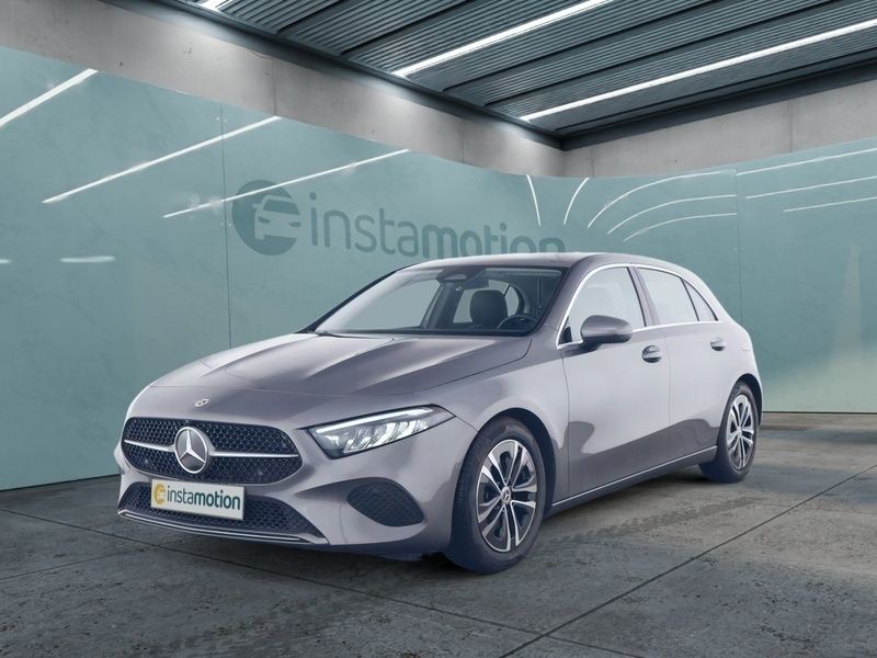 Grau Gebraucht 2024 Mercedes A200 Advanced Limousine | 29.620 € (Fairer Preis) - Bild 1/4