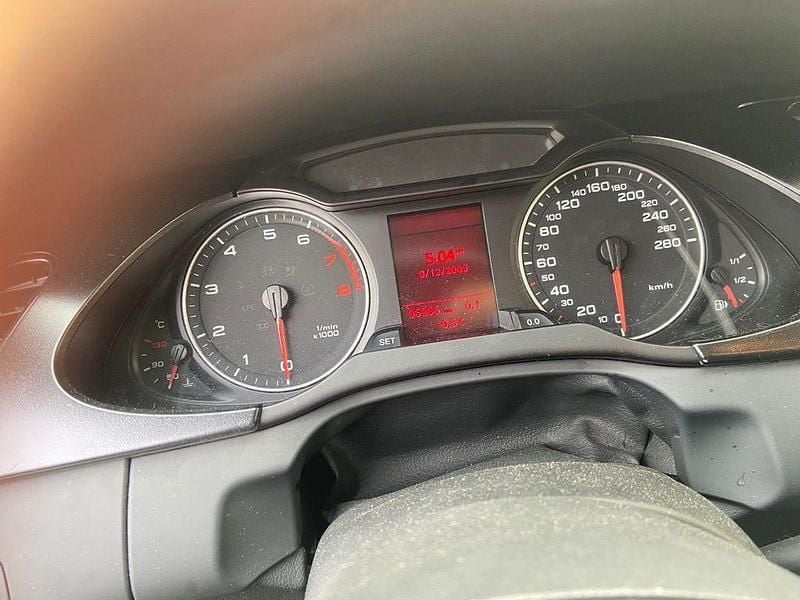 Gebraucht Audi A4 Sport 160 PS (117 kW) 2010 Grau Limousine