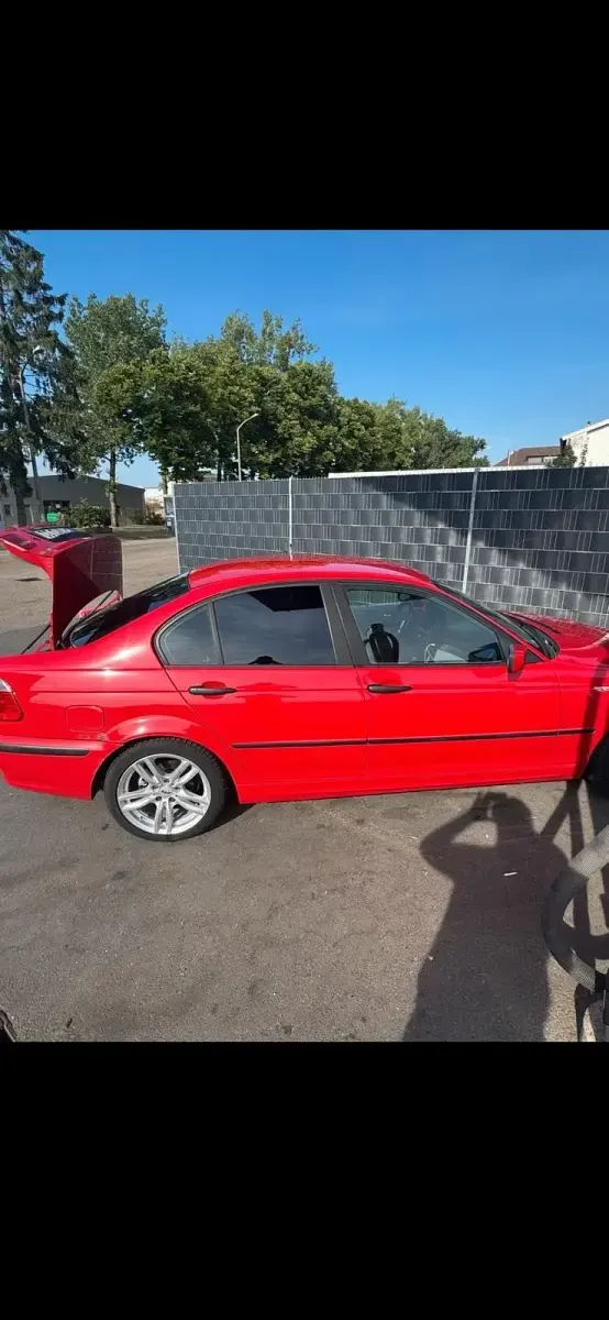 Gebraucht BMW 318 144 PS (105 kW) 2004 Rot Limousine