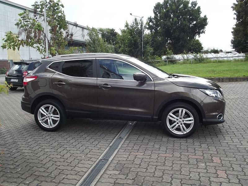 Bronze Gebraucht 2016 Nissan Qashqai Tekna SUV | 13.900 € (Fairer Preis) - Bild 1/4