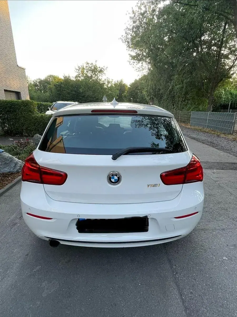 Gebraucht BMW 118 Sport Line 136 PS (100 kW) 2019 Weiß Limousine
