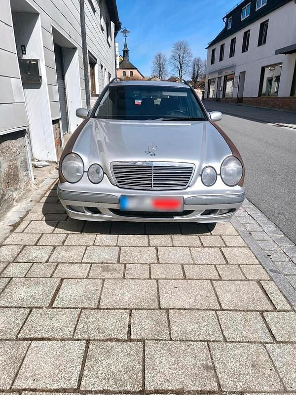 Gebraucht Mercedes E240 174 PS (127 kW) 2001 Silber Kombi