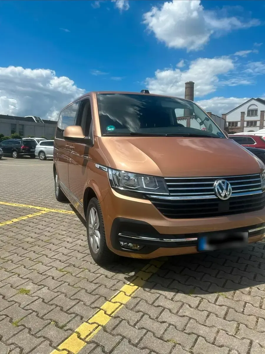 Gebraucht VW Multivan 150 PS (110 kW) 2020 Braun Van / Kleinbus