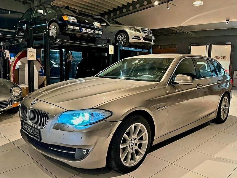 Gebraucht BMW 530 Performance 245 PS (180 kW) 2010 Silber Limousine