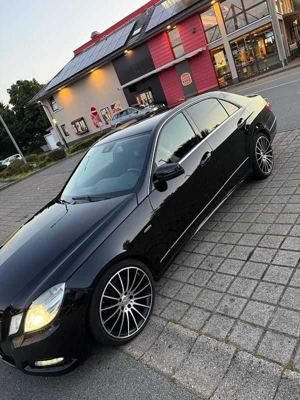 Gebraucht Mercedes E300 231 PS (169 kW) 2012 Schwarz Limousine