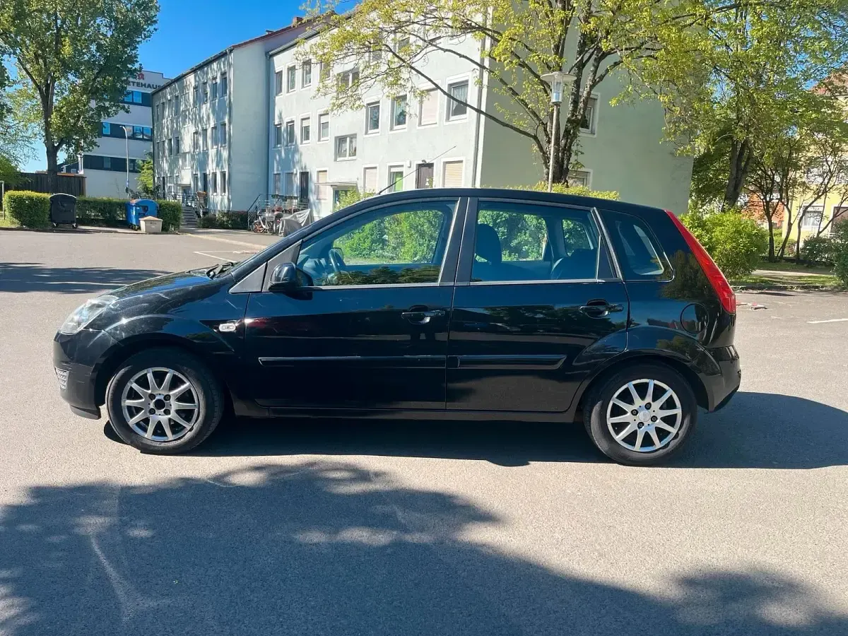 Gebraucht Ford Fiesta 70 PS (51 kW) 2007 Schwarz Kleinwagen