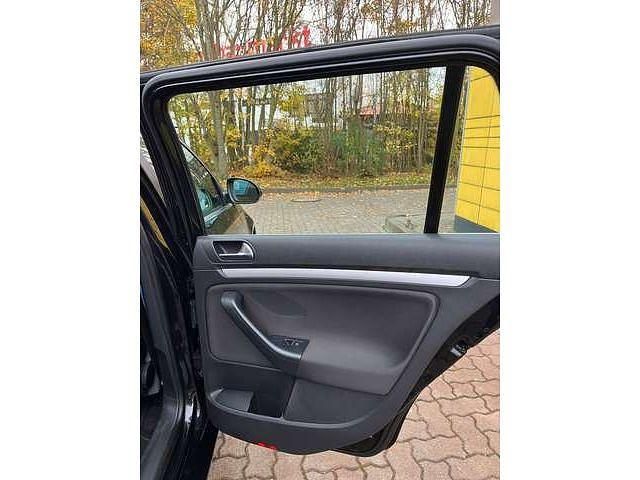 Gebraucht VW Golf VI Match 105 PS (77 kW) 2011 Schwarz Kleinwagen