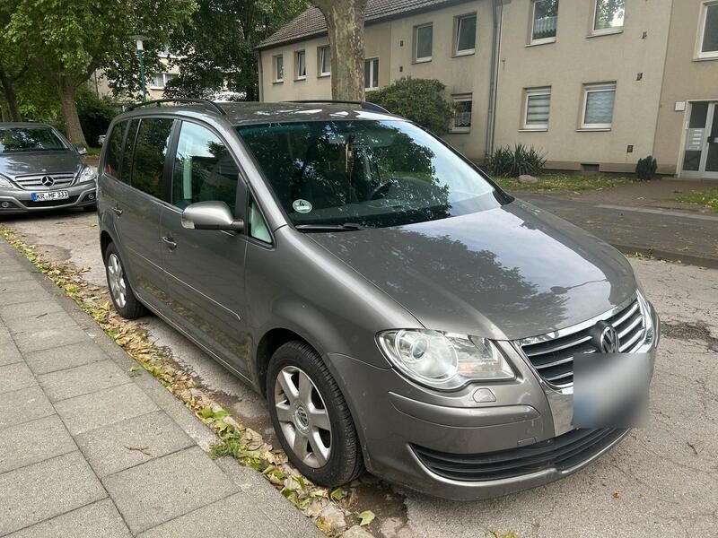 Grau Gebraucht 2008 VW Touran Van / Kleinbus | 5.299 € (Teuer) - Bild 1/4