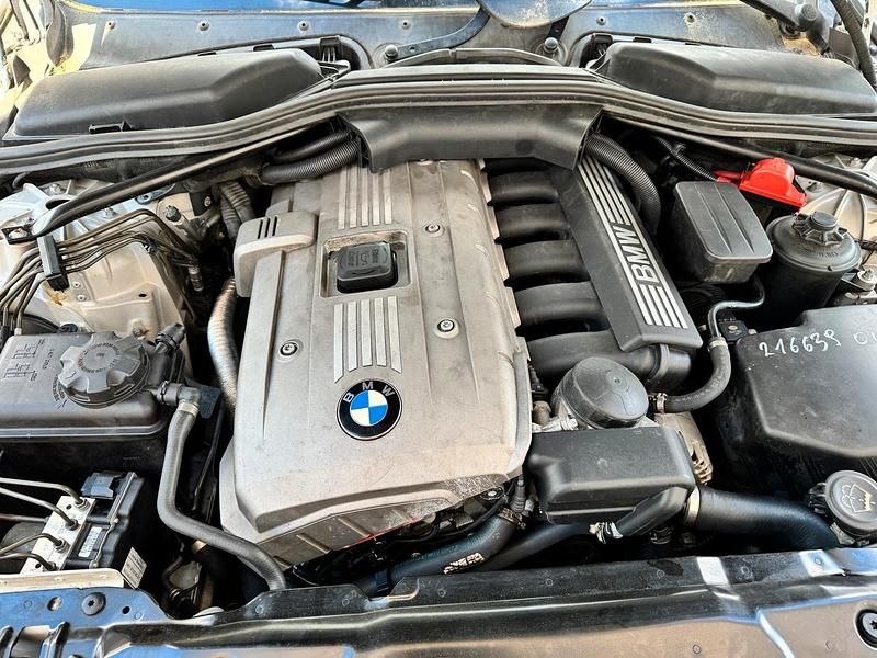 Second-hand BMW 525 218 CP (160 kW) 2006 Argintiu Berlinǎ