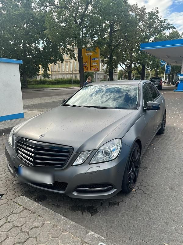 Gebraucht Mercedes E200 Avantgarde 184 PS (135 kW) 2012 Grau Limousine