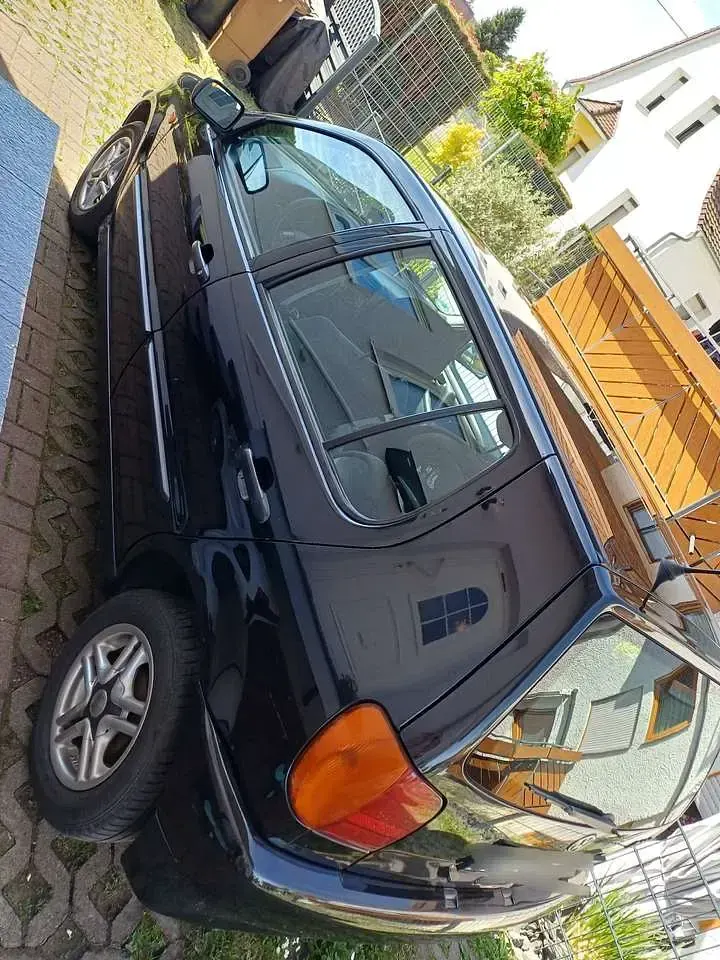 Second-hand VW Polo Comfortline 60 CP (44 kW) 1997 Berlinǎ