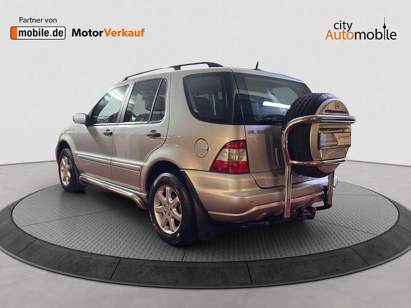 Gebraucht Mercedes ML320 218 PS (160 kW) 2002 Silber SUV