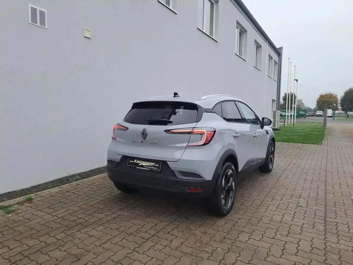 Neu Renault Captur Techno 103 PS (75 kW) 2026 Grau SUV