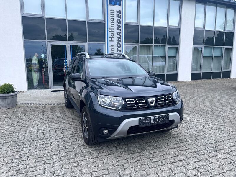 Grau Gebraucht 2020 Dacia Duster Celebration SUV | 15.950 € (Fairer Preis) - Bild 1/4
