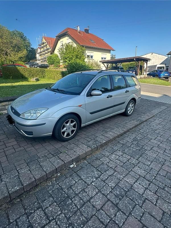 Silber Gebraucht 2002 Ford Focus Kombi | 500 € (Fairer Preis) - Bild 1/4