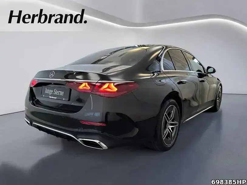 Gebraucht Mercedes E220 AMG 197 PS (144 kW) 2024 Metalliclack obsidianschwarz m Limousine