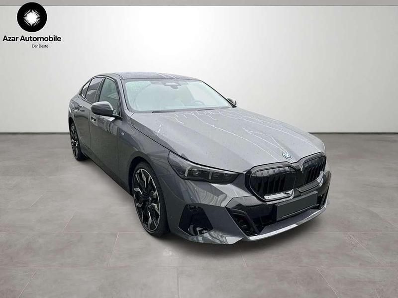 Sonderlackierung Gebraucht 2025 BMW 550e M Sport Limousine | 71.500 € (Superpreis) - Bild 1/4