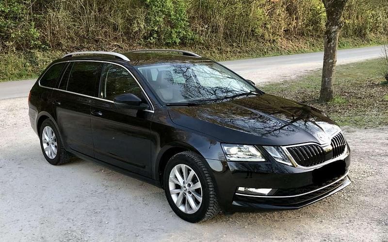 Schwarz Gebraucht 2020 Skoda Octavia Style Kombi | 15.199 € (Fairer Preis) - Bild 1/4