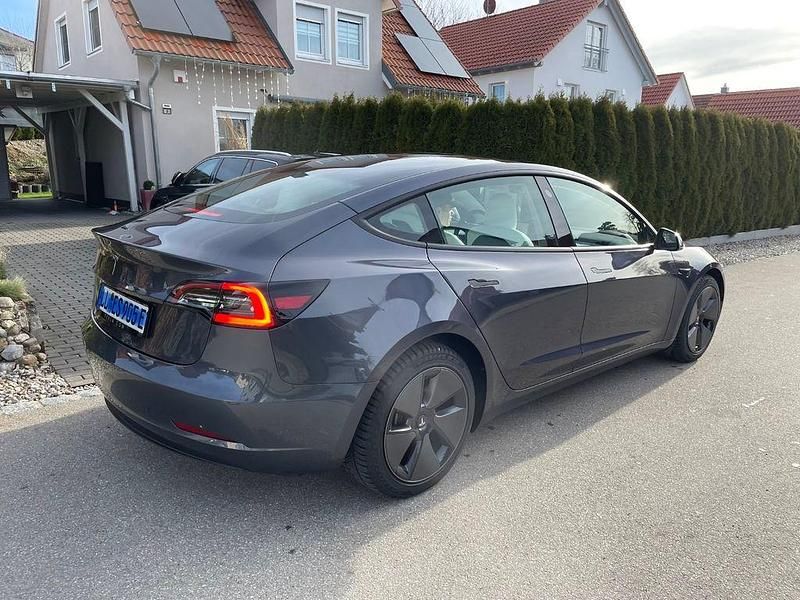 Gebraucht Tesla Model 3 Standard Range 208 kW (283 PS) 2022 Grau Limousine