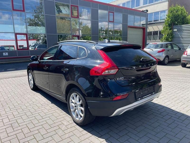Gebraucht Volvo V40 CC Momentum 120 PS (88 kW) 2016 Schwarz Kombi