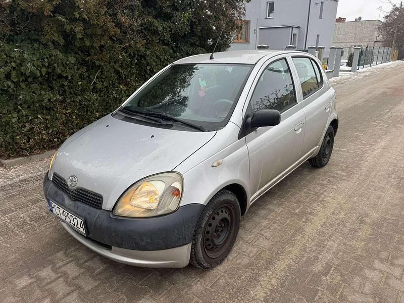 Silber Gebraucht 2002 Toyota Yaris Limousine | 999 € (Guter Preis) - Bild 1/4