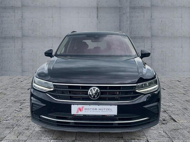 Gebraucht VW Tiguan Life 200 PS (147 kW) 2022 Deep black perleffekt SUV