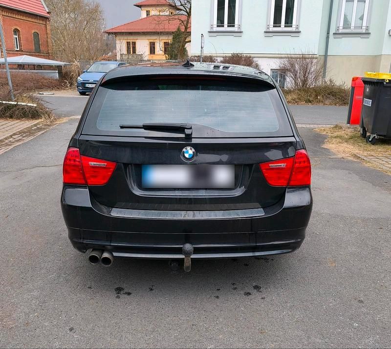 Gebraucht BMW 330 245 PS (180 kW) 2010 Schwarz Kombi