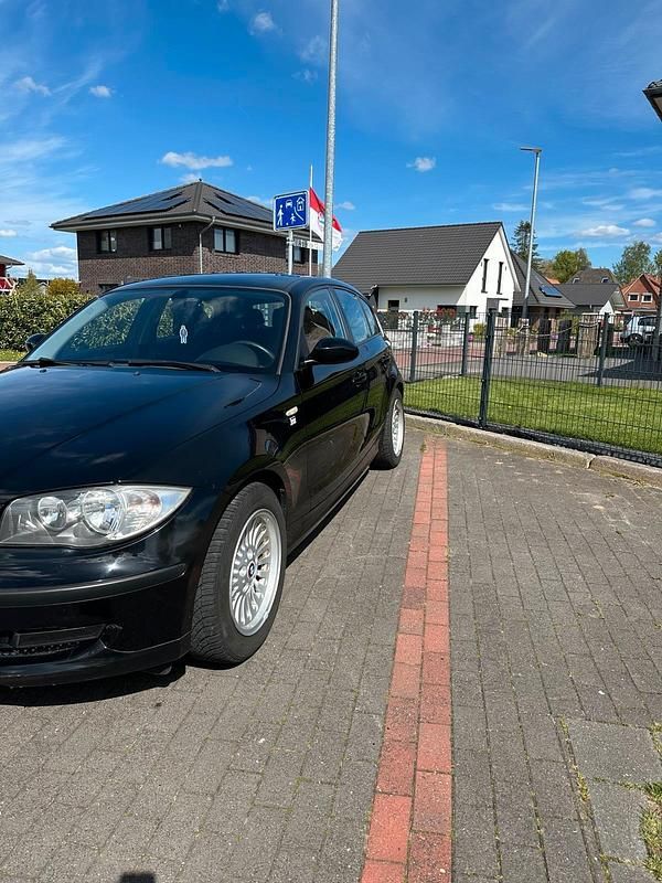 Second-hand BMW 116 122 CP (89 kW) 2009 Negru Hatchback