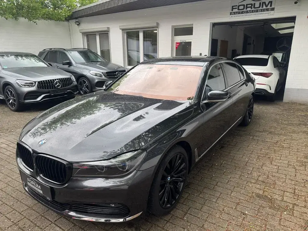 Gebraucht BMW 730L Performance 265 PS (194 kW) 2016 Grau Limousine