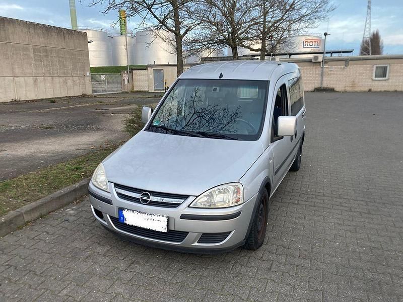 Gebraucht Opel Combo 90 PS (66 kW) 2005 Silber Van / Kleinbus