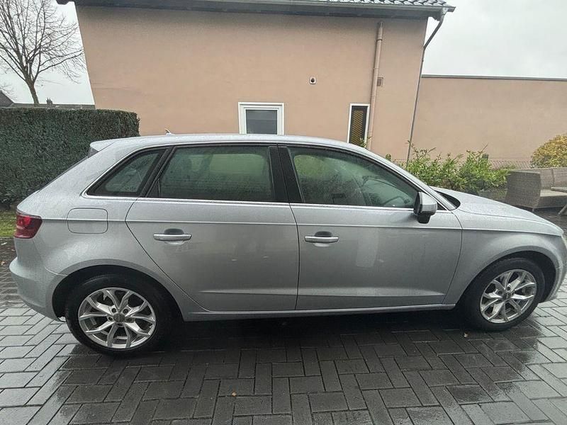Gebraucht Audi A3 Ambiente 110 PS (80 kW) 2015 Silber Limousine