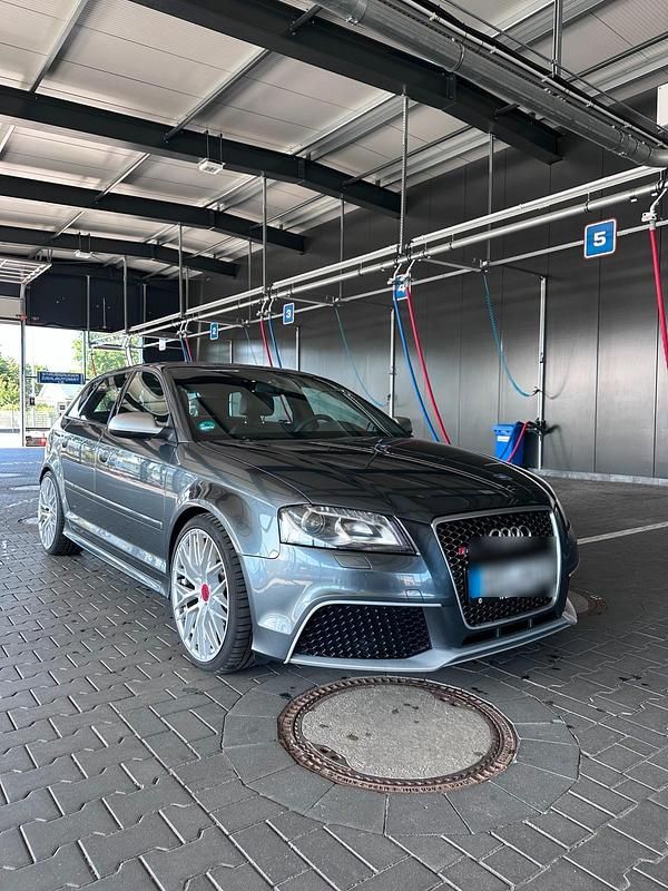 Grau Gebraucht 2011 Audi RS3 Kleinwagen | 20.500 € (Fairer Preis) - Bild 1/4